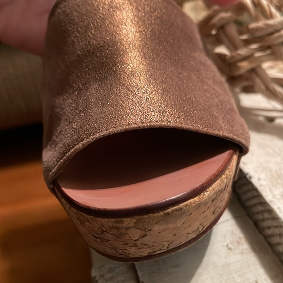 Gorgeous backless Bronze Wedge Sandals open toe  Sz 8 Diane von Furstenberg DVF - Picture 9 of 9